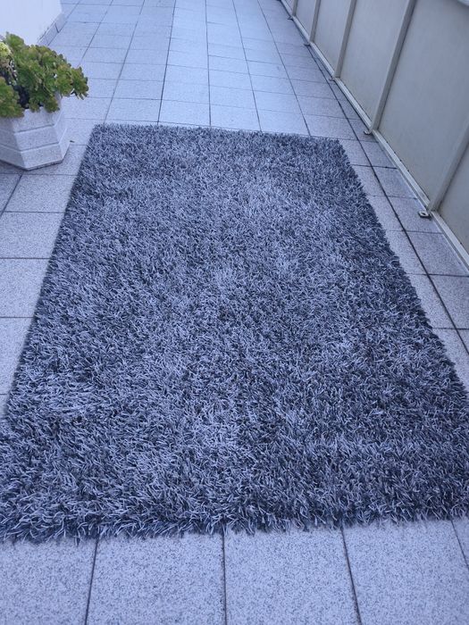 Carpete cinza como nova