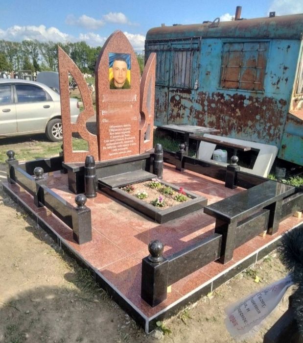 Пам'ятники та комплекси воїнам. Благоустрій.  Плитка та бордюри.