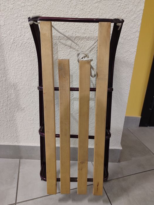 Санки практично нові