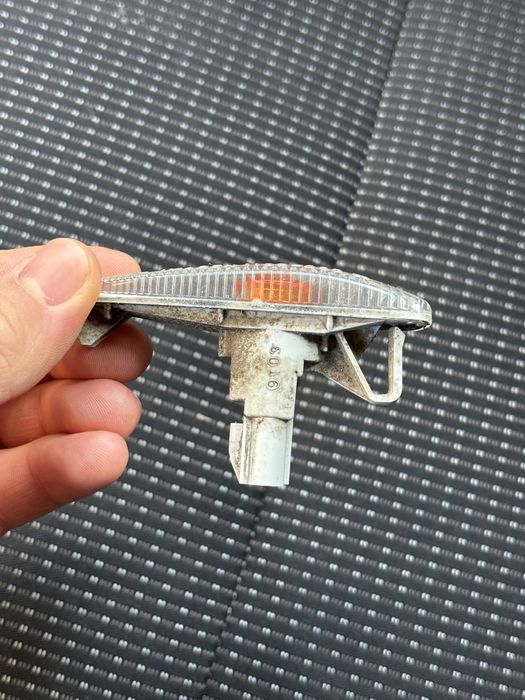 Kierunkowskazy Mitsubishi Lancer VIII