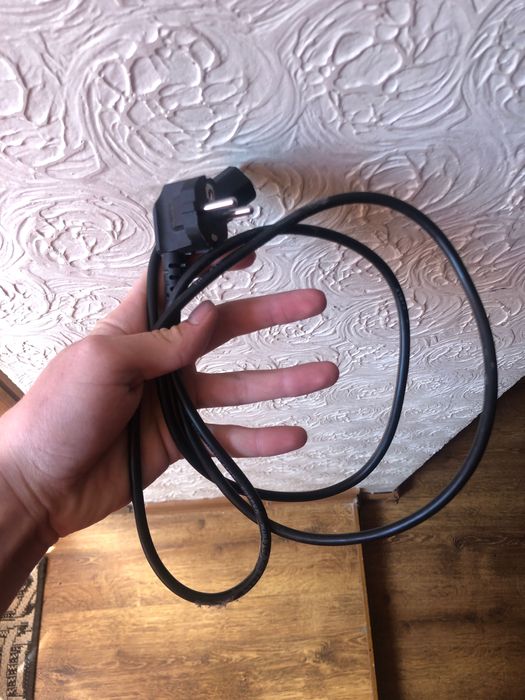 Кабель живлення до пк або моніторів