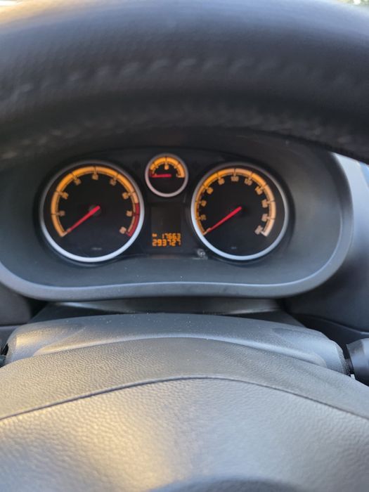 Opel corsa D benzyna 2010