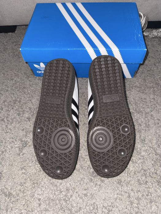 Adidas samba.