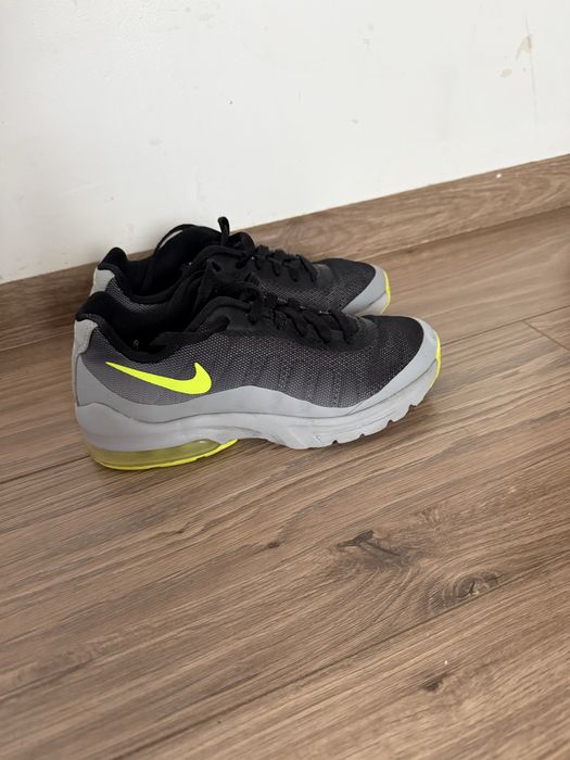 Красовки Nike Air Max Invigor