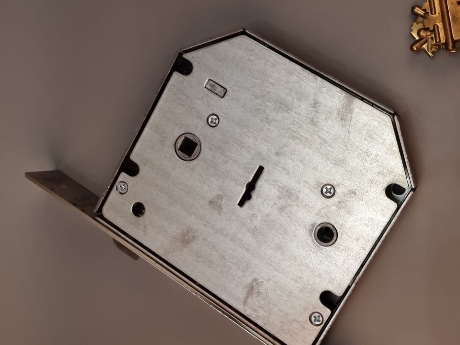 Врізний сувальдний замок Horst