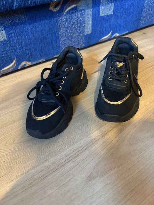 Buty sportowe damskie