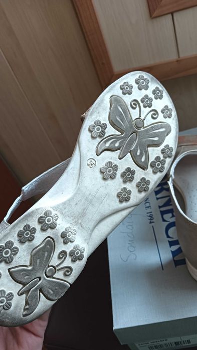 skórzane sandałki korenecki rozmiar 35