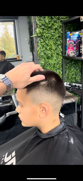 Модель на безкоштовну стрижку