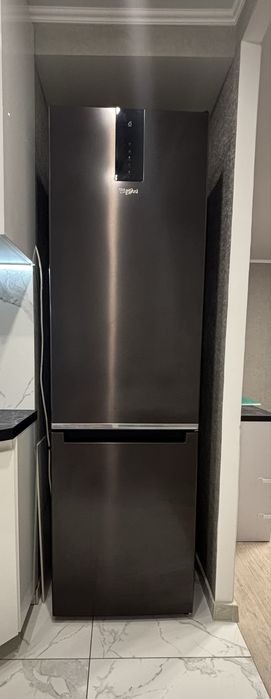 Продам Холодильник Whirlpool W9 931A KS