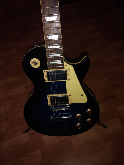 Guitarra STAR SUN, como nova