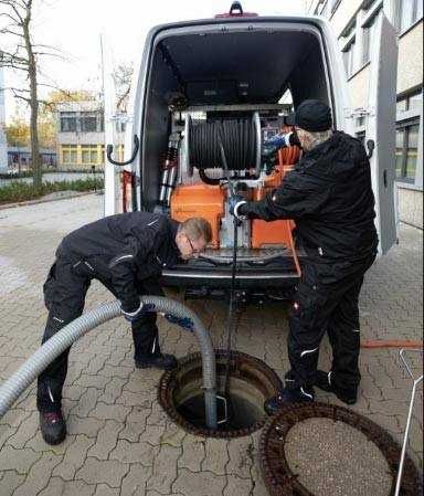 Аварійна чистка каналізації у квартирі Промивка труб у будинку