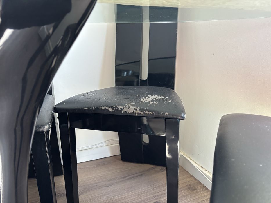 Mesa de sala de jantar com 6 cadeiras