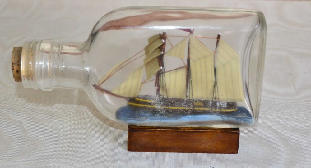 Barco Antigo em Garrafa , Navio em Garrafa