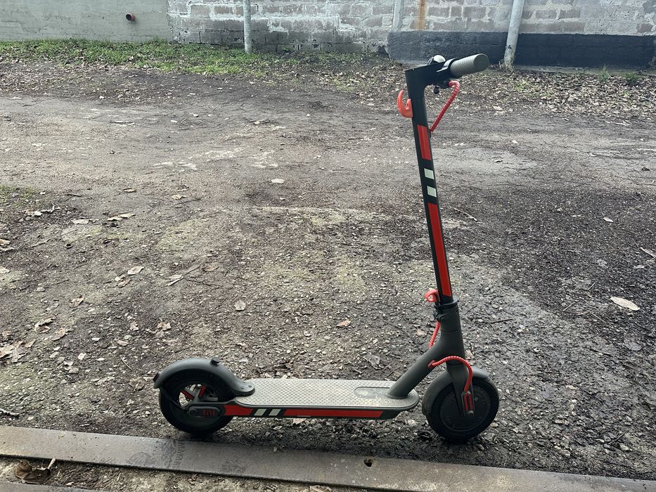 Електросамокат xiaomi m365