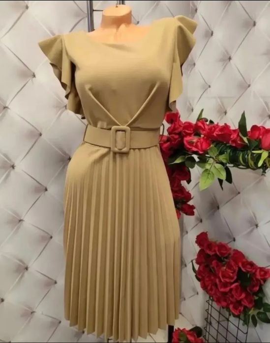 Sukienka midi z plisowanym dołem