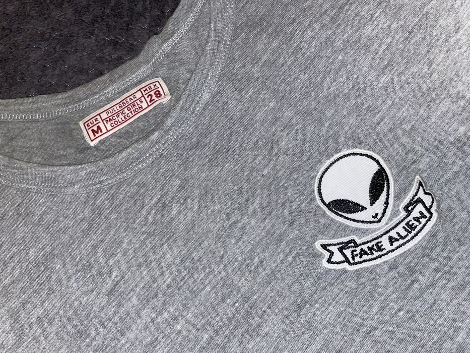 T-shirt básica com pormenor