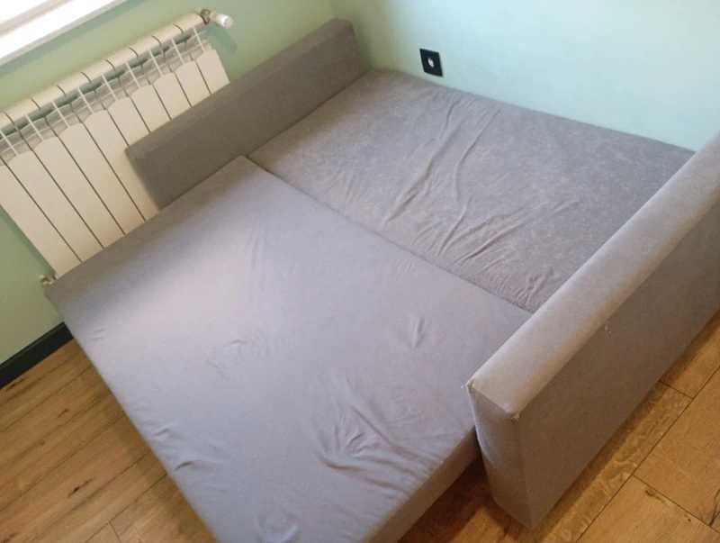 Mała sofa dziecięca uszkodzona