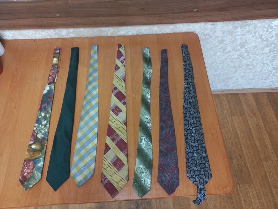 Кроватки нові різньоколорові