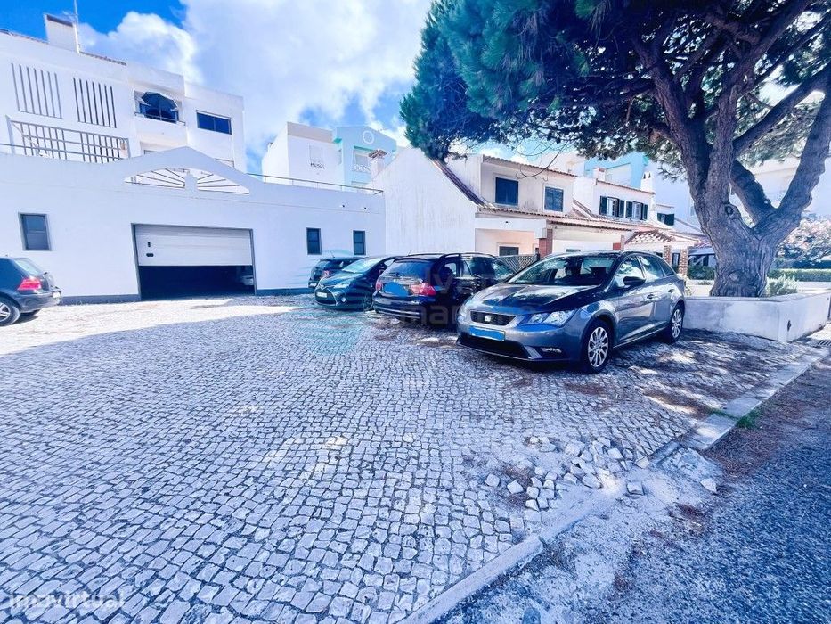 Apartamento T2 com Vista Mar, Garagem e Totalmente Remodelado