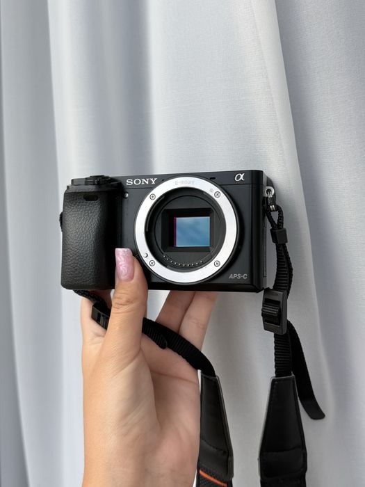 Sony A6000 + 3 об'єктиви (Kit 16-50 + Viltrox 35mm 1.7 + Sony 50mm 1.8) | Пробіг 24тис.