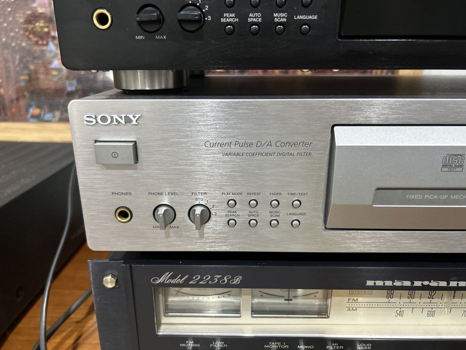 Dois Leitores de CD Sony CDP-XB930 QS (preço por unidade).