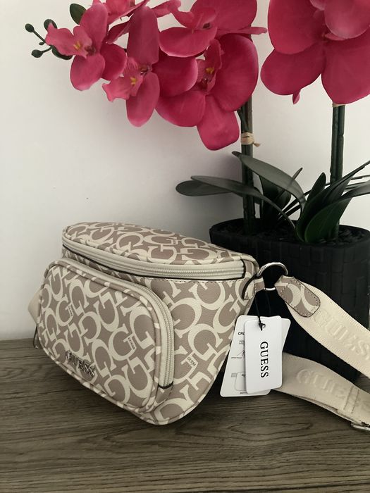 Nowa nerka crossbody Guess