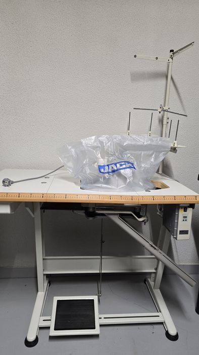 Overlock 4-nitkowy JACK JK-904E