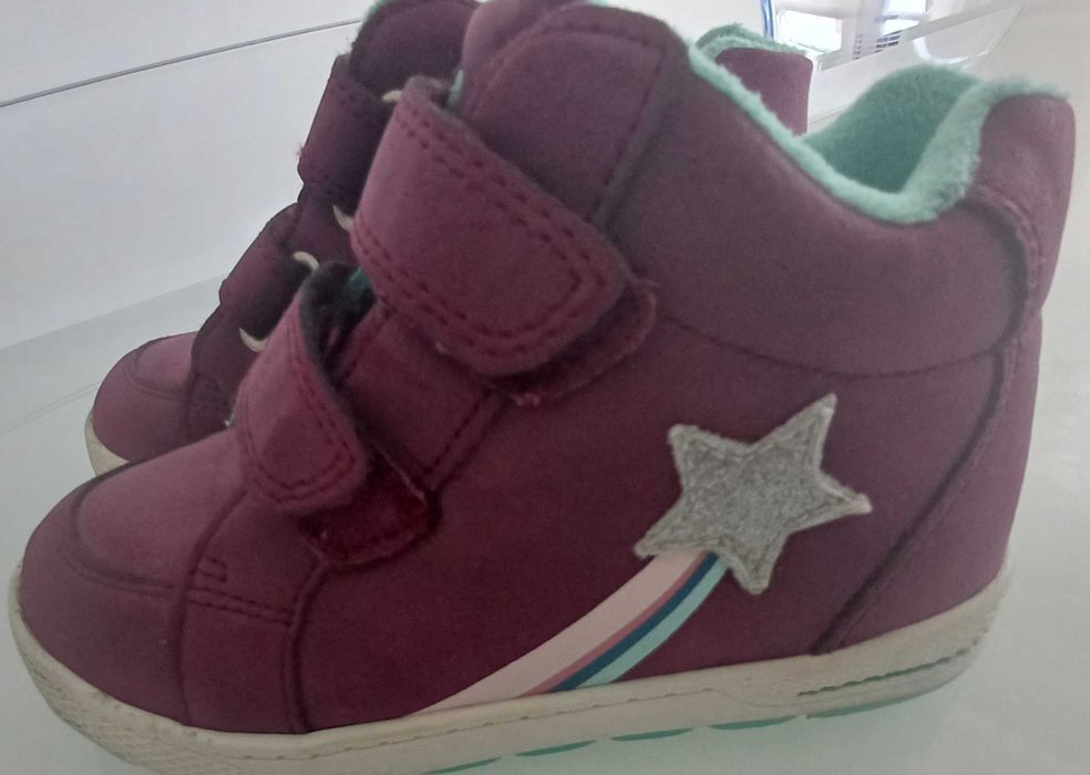 Botas tamanho 27 usadas uma vez