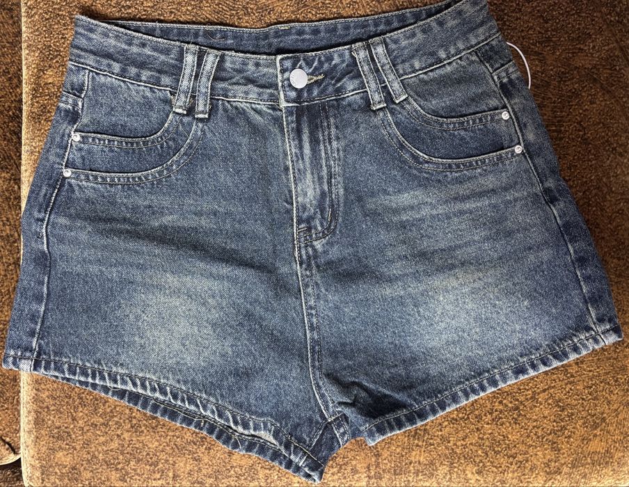 Жіночі шорти, гарного кольору.