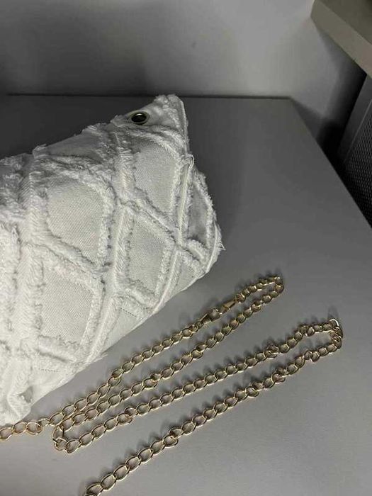 Torebka biała na łańcuszku elegancka boho