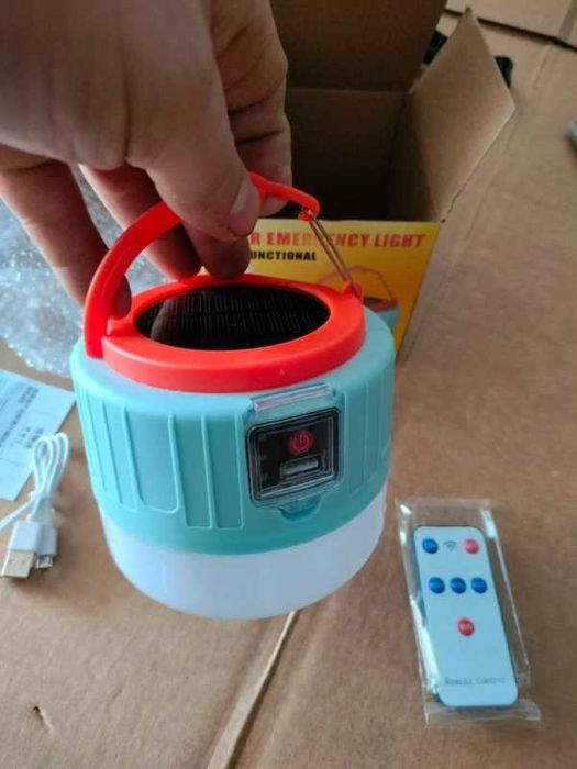Solarna lampa cempingowa