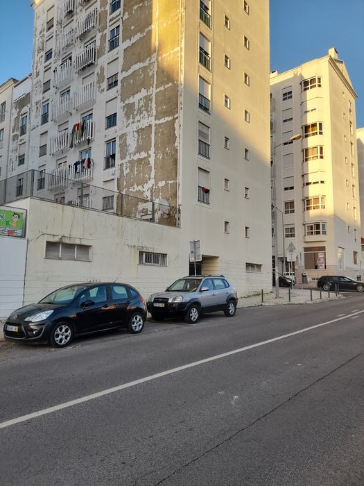BOX Fechada 33m² Rio de Mouro, junto à PSP