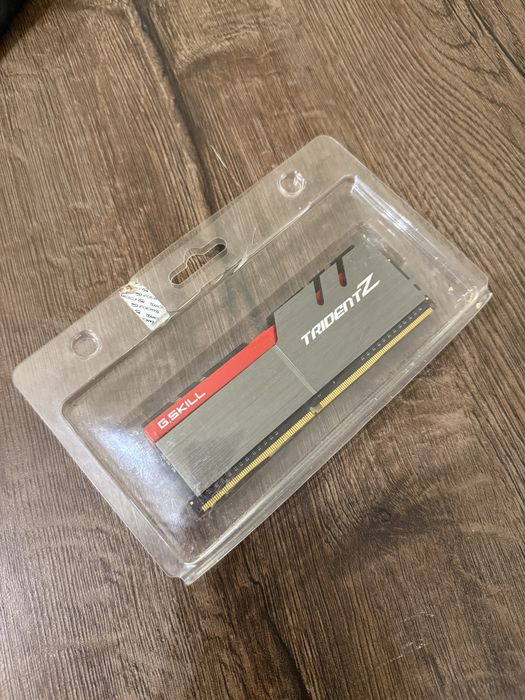 G.Skill Kit 16GB (2 X 8GB) DDR4 3200MHz Trident Z Red CL16