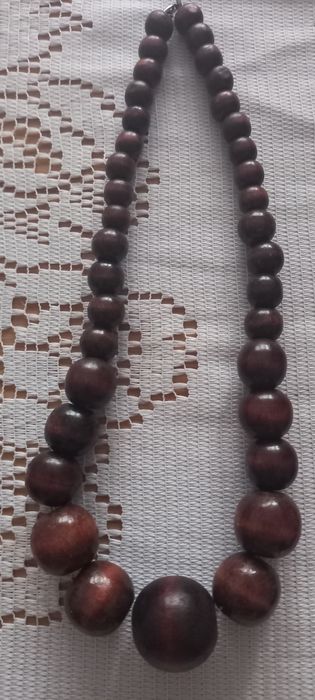 Drewniane brązowe korale