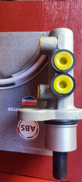 Головний тормозний на Audi A6C5.