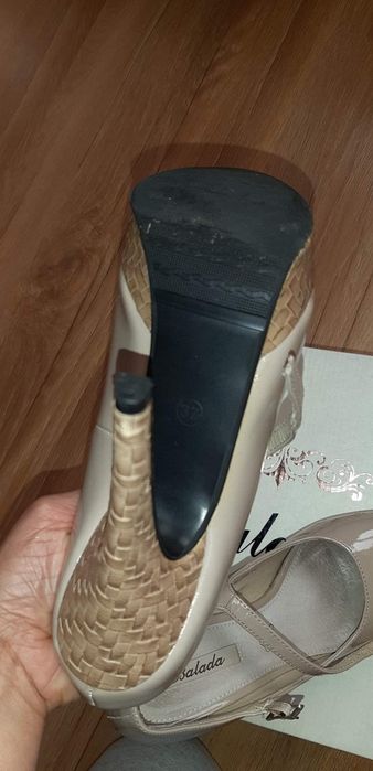 Buty na obcasie.