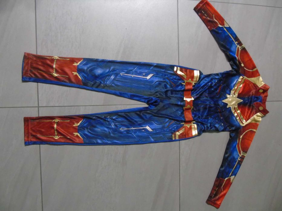 Kostium Kapitan Marvel 8-9 lat