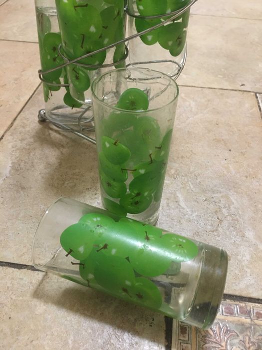 Набор стаканов на подставке чашки рюмки стопочки бокалы