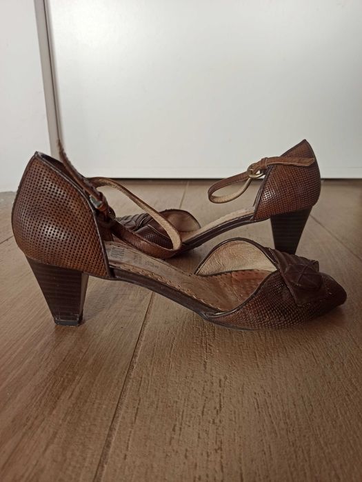 Caprice r.36 skórzane