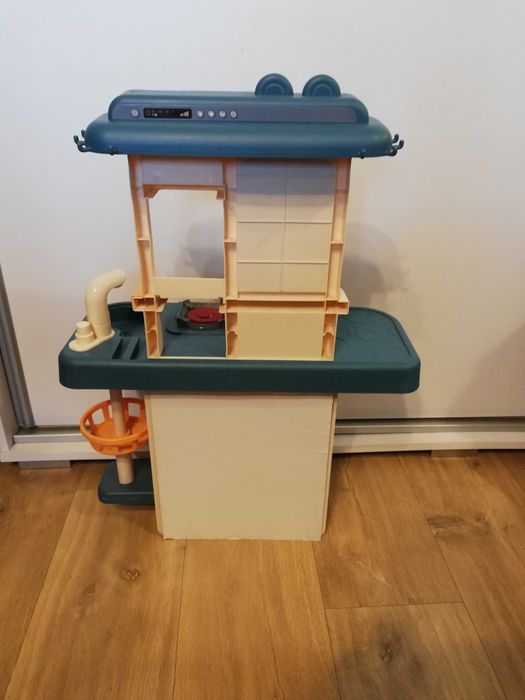 Plastikowa kuchenka z akcesoriami