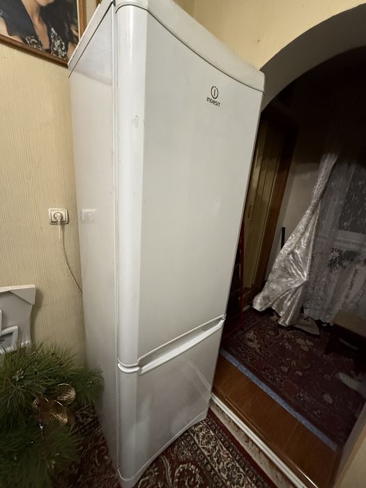Холодильник INDESIT