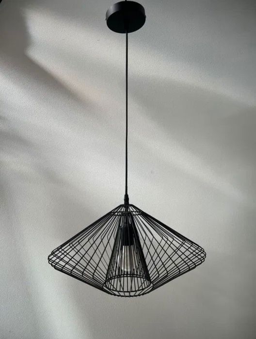 Czarna lampa wisząca loftowa