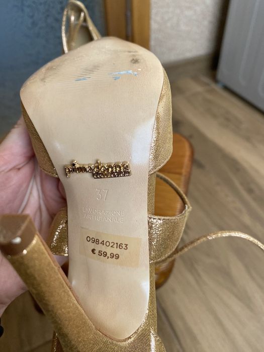 Босоніжки. Туфлі. Шльопанці