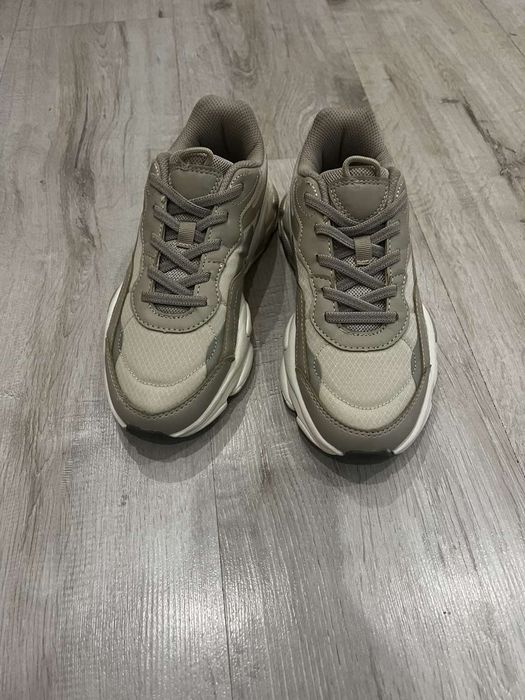 Кросівки підліткові next