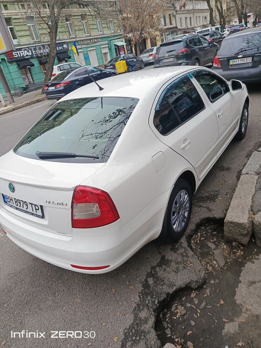 Продам официальную Шкода Октавия 2012 года.