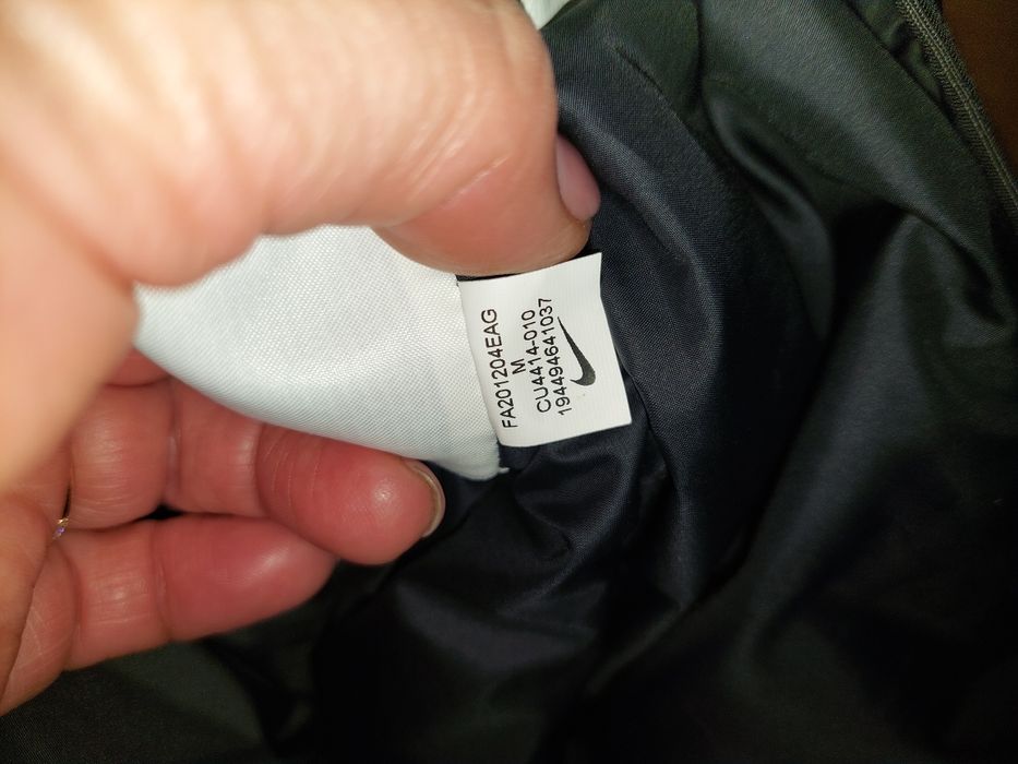 Чоловіча  жилетка  р.  S, M nike нова
поп 40
пог 55
довж 66
пуховик
Но