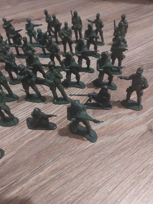 Żołnierzyki plastikowe z czasów PRL 44 sztuki