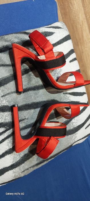 Ɓuty na obcasie  raz  zalozone Ideal Shoes