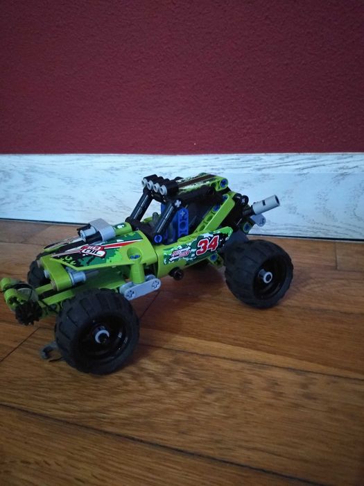 Legos TECHNIC                                    .64737970919299124