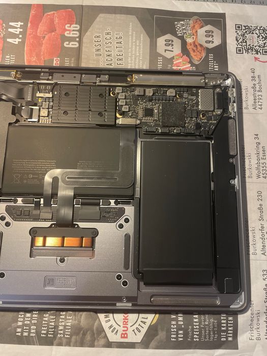 MacBook Air 13.3, 2020, i7 1.2 GHz, 16/512 Дефект!!!